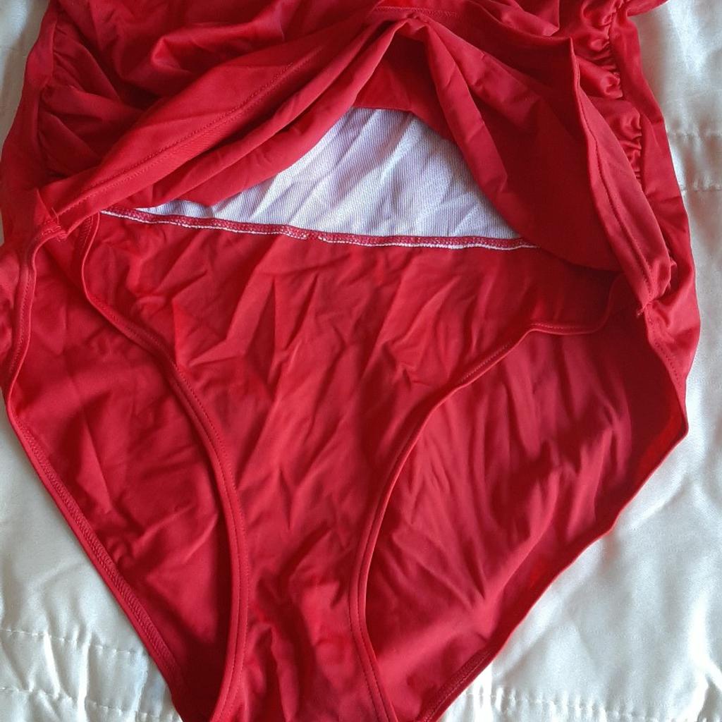 Red Swimming Costume Size 20 in DY2 Dudley für 3,00 £ zum Verkauf