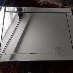 Very beautiful silver mirror good size and great condition.

75cm x 105cm
