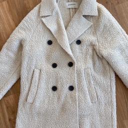 Stradivarius fluffy coat
Size Medium
Good condition
Dry cleaned and ready to be worn