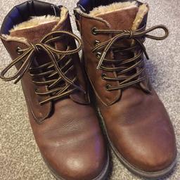 Great condition fur lined winter boots, zip side.
Size 4 from next, plenty of life left in them. Worn a few times. 