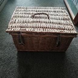 Wicker hamper basket
Good condition
Well looked after
Dimensions on pictures
Collection only