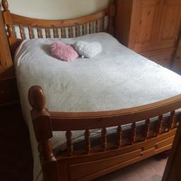 collection only malinslee Solid kingsize wooden bed with mattress or without £80