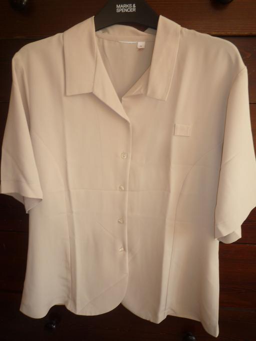 Buy & Sell Hertfordshire Watford - Photos for NEW BEIGE WORK BLOUSE SIZE 14