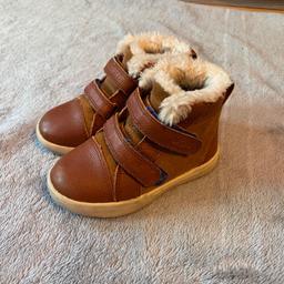Toddler brown original UGG ankle boots size 6
Used but still with plenty of wear left so grab a bargain.