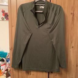 Men’s under armour running quarter zip long sleeved top.
Only selling due to it not fitting anymore, really good condition and really fresh and comfy on. 

Is listed on other sites
Check out my other items