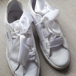 Excellent condition only worn a few times, white patent leather