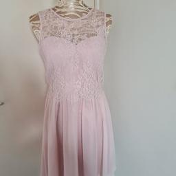 Beautiful Blush pink party Dress.lace bodice,sleeveless. Zip at the back.
Size 10. brand label has been cut out.