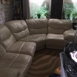 cream genuine leather corner sofa and footstool has storage
no damage tears, plump & comfortable excellent condition!! seats up to 6 easily !!
apprix160cm x120
seperates into 3 parts & feet can come off for ease of moving
from pet/smoke free hone
needs gone by 30 sept latest. thks
collection/pick up buyer to arrange 
