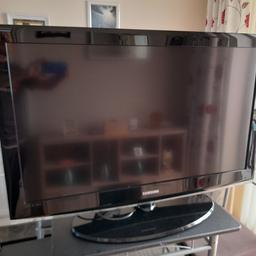 Samsung tv 40 inch no longer needed as i got a smart tv in mint condition comes with stand and remote as 3 hdmi ports everything showing in pictures 100 pounds ovno collection only please thanks