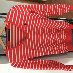 Wunderschöner Pullover mit V Ausschnitt in Größe XS in rot weiß gestreift von Ralph Lauren zu verkaufen.
Der Pullover ist aus 100% Pima Baumwolle, ein sehr weicher und hochwertiger Stoff.
NP 145€

#ralphlauren #ralphlaurenpullover #ralphlaurenpulli #pullover #pulli #strickpullover #strickpulli #rotweiß #gestreift #pulligestreift #pimacotton #pimabaumwolle #strick