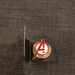 Biete Kamala Khans Ehrenavenger-Anstecknadel aus der Collectors Edition von Marvel Avengers.

Nur Bilder gemacht, sonst unbenutzt.