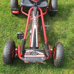 kids peddle go kart has a neutral and 1 gear
tyres could do with pumping up ideal for around 4-7
only used a few times all working well
some stickers peeled off