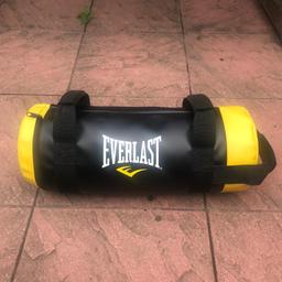 A great alternative to a medicine ball, dumbbells and barbells, a zipped fastening to one end allows for quick and easy adjustment of the weight while the carry handles to the sides and end allow for easy transportation, completes with the Everlast branding.

1 x 15kg and 1 x 10kg bag available.

Can be sold separately.

From a pet free and smoke free home.

Thanks for looking.