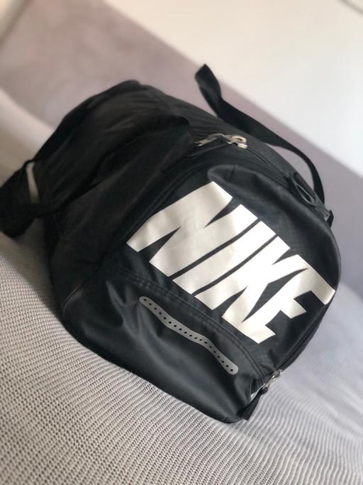 Buy & Sell East London South Quay - East London - Photos for Nike large Sports bag