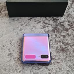 hi selling this perfect condition works perfectly there is only one small scratch on screen it's not noticeable tryed to pictyre it on the last picure . open to any network 