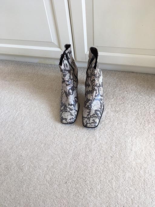 Buy & Sell North London Edmonton - N9 - Photos for Bertie ankle boots