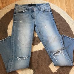Women’s skinny fitted jeans size 8 🌟🌟💛
Immaculate condition, ripped jeans 👖

£4