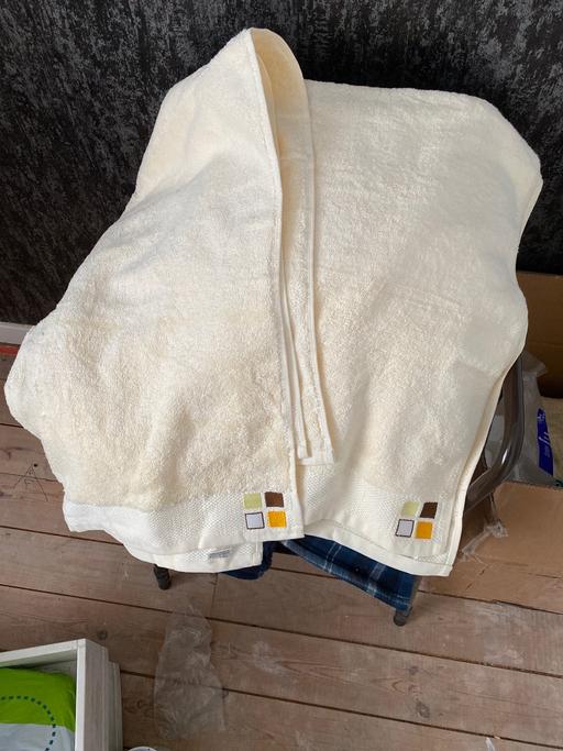 Buy & Sell South Yorkshire Doncaster - Photos for 2 x cream bath towels