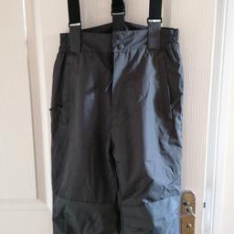 Boys Grey Mountain Warehouse Padded Ski Pants
Age 11 - 12
Excellent condition.... Worn once!
Collection only please