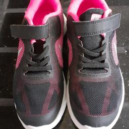 Girls Nike trainers size 1 never been worn pink and black
collection only
£10.00 ono