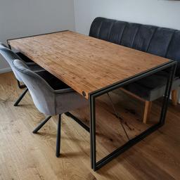 Tisch wurde vor 6 Monaten gekauft und wird nun wegen Neuanschaffung eines kleineren Tisches wieder verkauft 😊

Zustand neuwertig,
Neupreis war 599,99€