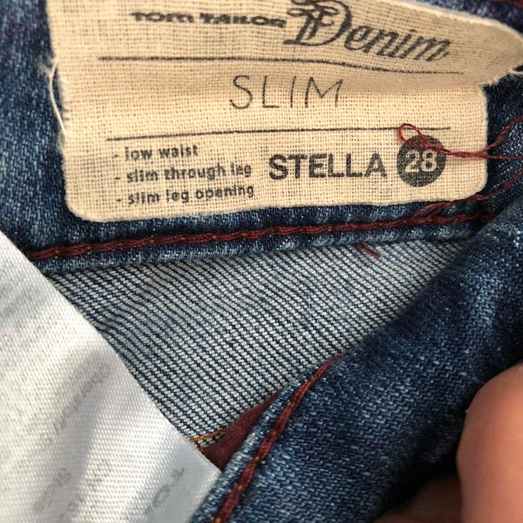 Jeans von Tom Tailor im Used Look. Größe/Schnitt auf Etikett erkennbar.