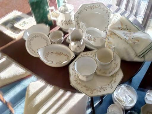 Buy & Sell West Yorkshire Kirklees - Photos for Johnson brothers dinner service eternal beau