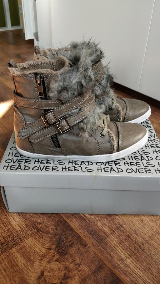 Buy & Sell South West London Sutton - Photos for Faux Fur Hi Top trainers Size 4