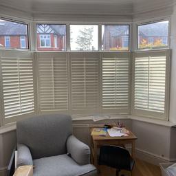 Plantation shutters to fit bay window. Can be used as a bay or  three separate window shutters
1170 high
Side wings 650 wide
Centre shutter 1820 wide easy to fit