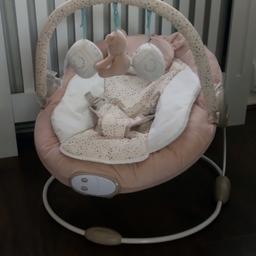 Suitable from birth to approx 6 months
Made from soft-touch fabrics
Head support cushion included
Toy bar included
Soothing sounds and vibrations