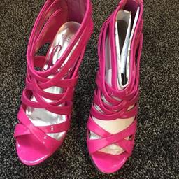 Gorgeous pink lipsy heels
New
With box
Size 7 