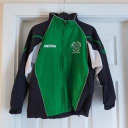 Jacket “Pro Team”

With Hooded

Black Green White Mix Colour

Good condition

Actual size: cm and m

Length: 54 cm front

Length: 59 cm back

Length: 30 cm from armpit side

Sleeve Length: 59 cm from neck

Volume Hands: 48 cm from neck

Breast Volume: 95 cm – 96 cm

Volume waist: 95 cm – 97 cm

Volume hips: 90 cm – 92 cm

Size: MB/30 (UK) 9/10 Years

100 % Polyester

Price £12.90