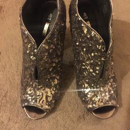 PEWTER SEQUIN BOOTS (NEXT)

UK Size 6/39

Very very good condition only worn twice

Collection or delivery