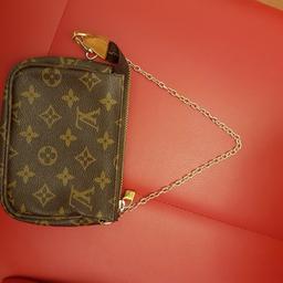 borsa piccola Louis Vuitton vendo a poco prezzo perché non sono sicura della sua originalità ,comunque  è un vintage