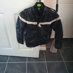 lovely boys coat from zara.

distressed leather look

age 7-8 

collection from sidemoor