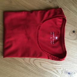 Verkaufe ein T-Shirt in rot von Engelbert Strauss, poly cotton, regular fit, Größe M (ist eher klein geschnitten finde ich...)

nur 2x getragen

wie neu