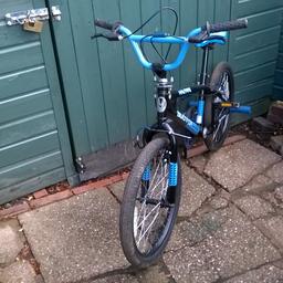 Silver fox half pipe bmx
Blue and black
Wheels are 20 inch
Frame is 12 inch
Stunt pegs
Boys 8 years
Any questions please contact me on 07772893681 thanks Stephen packmoor area Collection only thanks
£30 no offers thanks