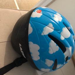 A comfortable and Sturdy helmet. Padded and like new
It’s a toddler unisize 46-52cm