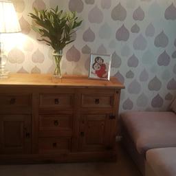 five draws and two cuboards.
lovely peice of furniture.
collection only.