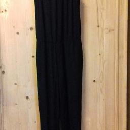 Jumpsuit schwarz mit Spitze

Marke: Even&Odd 
Größe S

1 mal getragen.