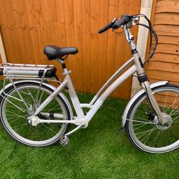 Hardly Used Electric Hybride Bike - “Elegance”.
Pedal Assist and throttle.
Wheels: 26”
Frame: Large
Front disks brake
Sunspention (front and rear).
Board Computer.
No chain ( cardan shaft)💪
3 Gears
Battery: 36V/11Ah
Can deliver for fuel cost (Redditch area).
Charger included.