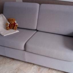 Verkaufe eine gut erhaltene Couch in grau , Bezüge abnehmbar,keine Löcher ,oder Beschädigungen, Nichtraucher Haushalt.
Sehr schlicht , farblich mit vielem kombinierbar.
Länge ca . 175 cm, Tiefe 85cm , Sitz- Tiefe ca.45 cm.