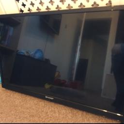 Good condition, was used as an office TV and now no longer required. 

Wall bracket has some paint on it, but with some elbow grease will come off (it can’t be seen once the TV is hung)