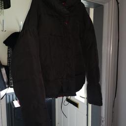 Coat Black and inside is red, from urban outfitters.
Pick up l14
£10
Thanks