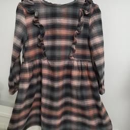 Used but excellent condition
Thicker material fab for autumn / winter
Next age 3-4 years