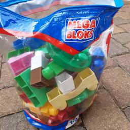A nice job lot bag of kids miscellaneous plastic Mega Blocks . 07786--012316