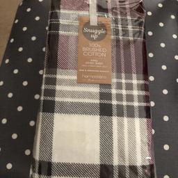 New 100% Brushed Cotton king size fitted sheet. 
RRP £12 
Selling for £7
Also have the matching duvet cover for sale.