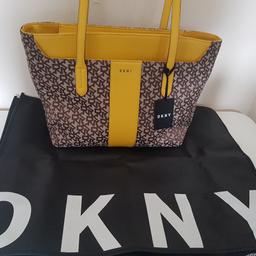 Gorgeous large Dkny bag...limited edition
only bought few days ago

comes with dkny shopper tote...tags

RRP £238....NO SILLY OFFERS

COLLECTION KINGSHEATH