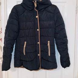Women’s black padded coat 
Has a hidden hood so can use with it without. 
Never been worn 
Size 14 (XXL) 
£8.50 or nearest offer