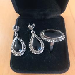 Sehr schöne Art Deco Set Silber 925, Ohrringe mit Ring mit Markasiten und Onyx! Der Ring ist Große 62 ungefähr. Privat Verkauf, keine Garantie und Rücknahme!